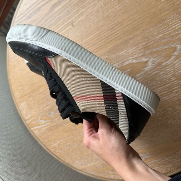 Burberry Sneakers - Picture 5 of 7